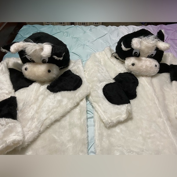 2 matching adult size Costumes one piece with separate cow heads. - Picture 7 of 10